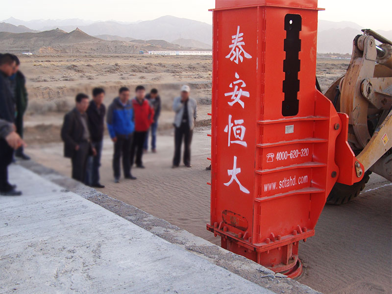 裝載機(jī)夯實(shí)機(jī)