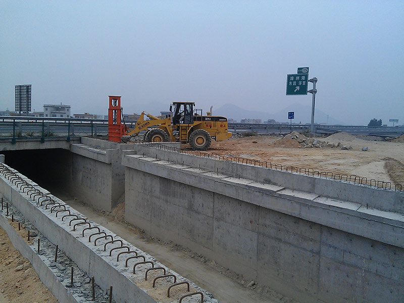 裝載機(jī)夯實(shí)機(jī)